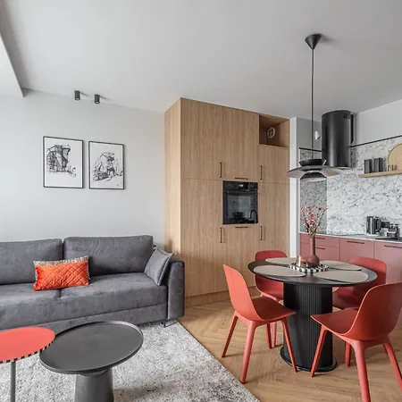 100cznia Apartment *